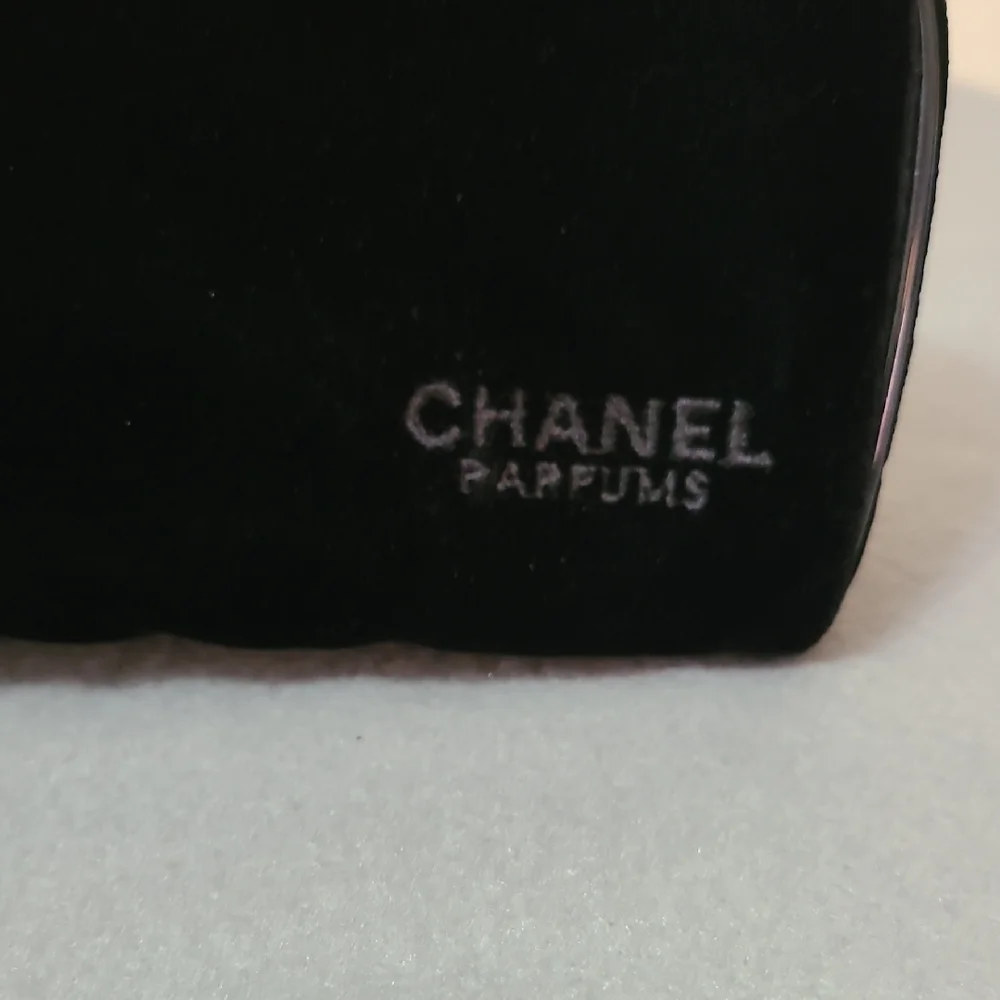 CHANEL Parfums Black‎ Velvet Cosmetic Makeup Bag